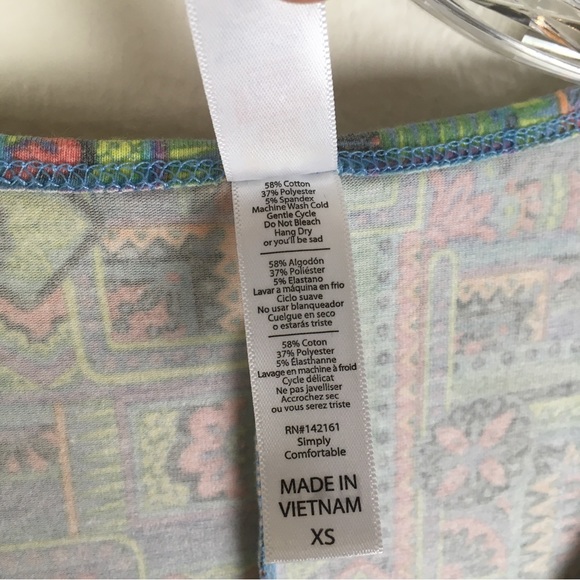 LuLaRoe Perfect Tee Short Sleeve Scoop Neck Top in Geometric Multicolor - Picture 9 of 10